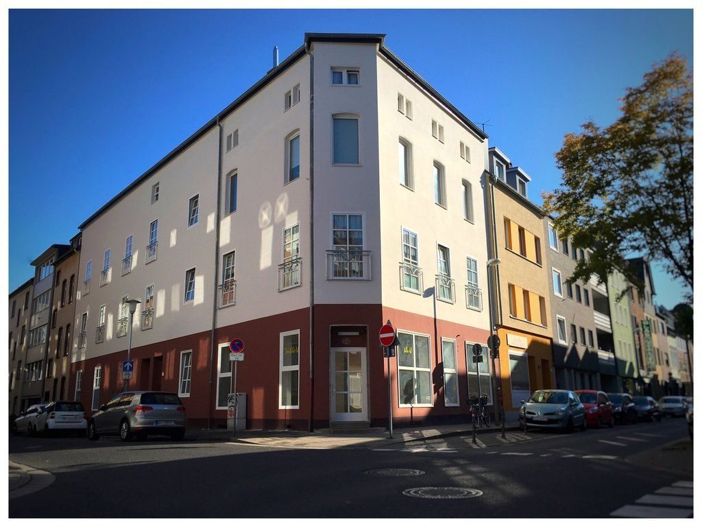 Düsseldorfer Altbau-Fassade nach der Renovierung